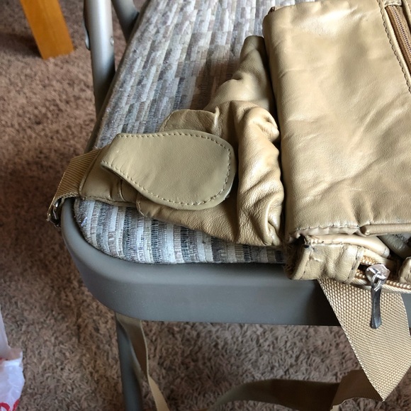 NWOT-Buxton Tan Leather Crossbody Leather Purse - Picture 7 of 8